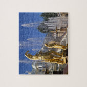 Russland, St. Petersburg, Goldene Statuen in der Puzzle (Vertikal)