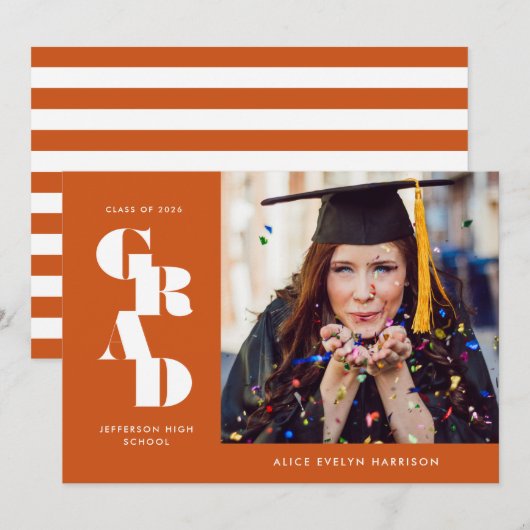 Rust Bold Serif Single Photo Graduation Ankündigung (Vorne/Hinten)