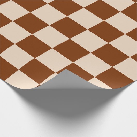 Rust brown and beige checkerboard pattern geschenkpapier (Ecke)