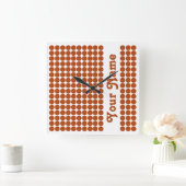 Rust Red Safari Dot mit Namen Quadratische Wanduhr (Zuhause)