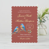 Rust Terracotta Bluebirds Goldene Script Hochzeit Einladung (Stehend Vorderseite)