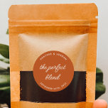 Rust the Perfect Bland Wedding Coffee Liebhaber Runder Aufkleber<br><div class="desc">Minimalistisch die Klebeverbindungen der Gastgeschenk Hochzeit.</div>