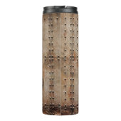 RUST UND TEXTURE AUF METALLPLATTENSEITEN DES STAGI THERMOSBECHER (Rückseite)