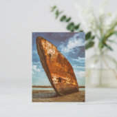 Rusted Shipwreck an einem Strand gelegen oder gest Postkarte (Stehend Vorderseite)