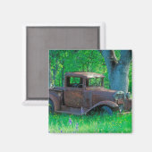 Rusted truck in a meadow magnet (Vorderseite/Rückseite)