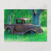 Rusted truck in a meadow postkarte (Vorderseite)