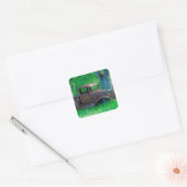 Rusted truck in a meadow quadratischer aufkleber (Umschlag)