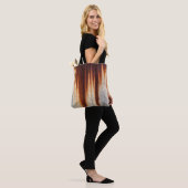 Rustgezogene Grunge Wand: Texturierte Saging Tasche (Am Model)