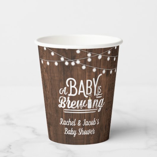 Rustic A Baby wird Baby Shower Fevor Label Pappbecher (Rückseite)