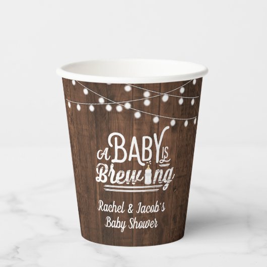 Rustic A Baby wird Baby Shower Fevor Label Pappbecher (Vorderseite)