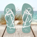 Rustic Aqua Vintag Anchor Monogram Badesandalen<br><div class="desc">Maßgeschneiderte gedreht Flop-Sandalen mit einer rustikalen nautischen Vintagen Ankerillustrierung und einem eigenen Monogramm oder anderem Text. Klicken Sie auf Anpassen,  um Schriftart und Farben zu ändern oder eigene Bilder hinzuzufügen,  um ein einzigartiges Design zu erstellen!</div>