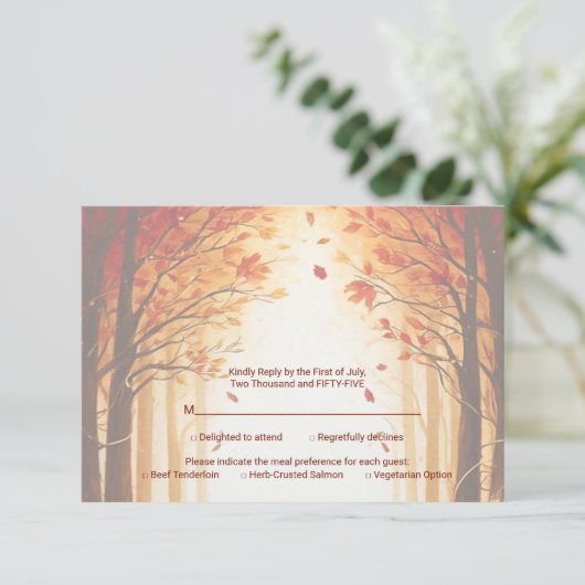 Rustic Autumn Forest Pumpkin Wedding RSVP Karte (Stehend Vorderseite)