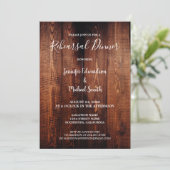 Rustic barn wood country wedding rehearsal dinner einladung (Stehend Vorderseite)