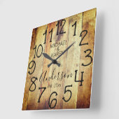 Rustic Barn Wood Farmhouse Custom Family Name Quadratische Wanduhr (Winkel)