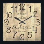 Rustic Barn Wood Farmhouse Custom Family Name Quadratische Wanduhr<br><div class="desc">In Rustic, einzigartig, one-of-a-kind personalized design feys falwood background with and the words, ist "MICHAEL & KAREN Anderson ist. 20XX" in black typography. Personalize this clock by adding your own personal information. Makes a great wedding, anniversary, or housewarming gift. Click "personalize this template" to change the names and fonts to...</div>