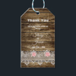 Rustic Barn Wood & Lace Vielen Dank Geschenkanhänger<br><div class="desc">Ich hoffe,  Sie genießen diese großartige Hochzeit Dankeschön Ihnen Geschenke Tags mit diesem rustikalen Barnholz,  Weiße Spitzen und weich rosa Rosen darauf. Sie können ALLE PERSÖNLICHEN INFORMATIONEN auf der Geschenkmarke ändern,  um Ihren Bedürfnissen gerecht zu werden. Genießen Sie https://www.zazzle.com/store/artzdizigns</div>