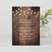 Rustic Barn Wood String Lights QR Code Wedding Einladung (Stehend Vorderseite)