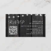 Rustic barn wood string lights wedding QR RSVP Begleitkarte (Vorderseite)