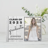 Rustic Barnwood Foto 2025 Graduation Party Einladung (Stehend Vorderseite)
