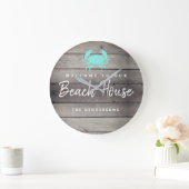Rustic Beach House Coastal Personalisiert Große Wanduhr (Zuhause)