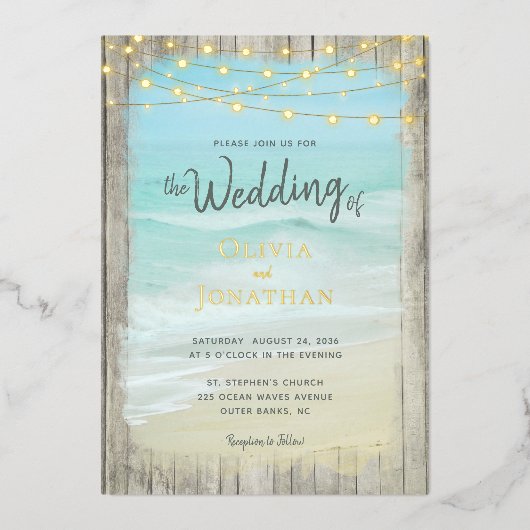 Rustic Beach String Lights Gold Foil Wedding Folieneinladung (Vorderseite)