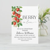Rustic Berry in Love Strawberry Bridal Shower Einladung (Stehend Vorderseite)