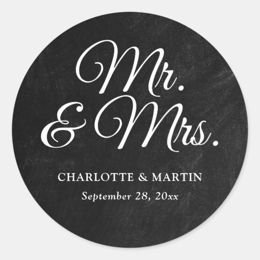 Rustic Black Chalkboard Mr. and Mrs. Wedding Runder Aufkleber (Vorderseite)