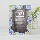 Rustic Blue Hydrangea Floral Graduation Party Einladung (Stehend Vorderseite)