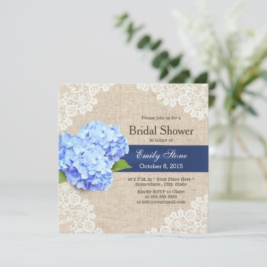 Rustic Blue Hydrangea Lace & Burlap Brautparty Einladung (Stehend Vorderseite)