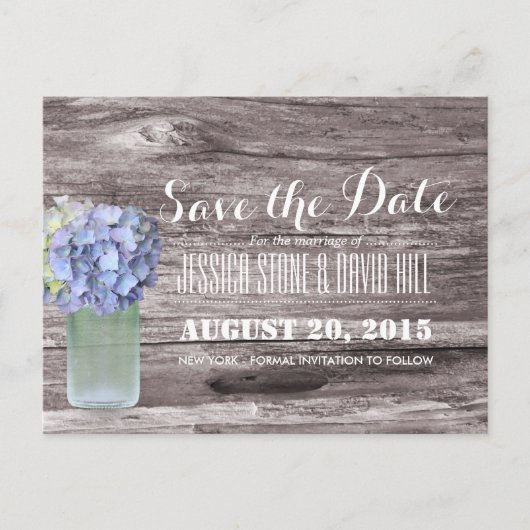 Rustic Blue Hydrangea Mason Jar Wood Save the Date Ankündigungspostkarte (Vorderseite)