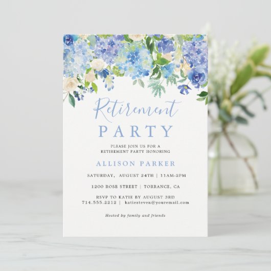 Rustic Blue Hydrangea Retirement Party Einladung (Stehend Vorderseite)