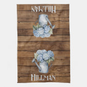 Rustic Blue Hydrangea Watering kann Personalisiert Geschirrtuch (Vertikal)
