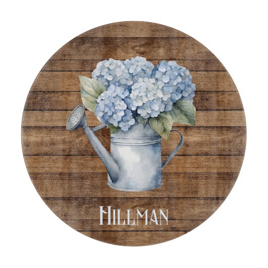 Rustic Blue Hydrangea Watering kann Personalisiert Schneidebrett (Vorderseite)