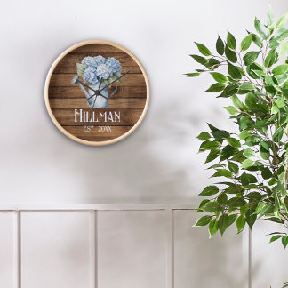 Rustic Blue Hydrangea Watering kann Personalisiert Uhr