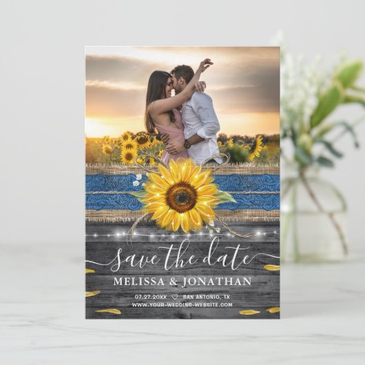 Rustic Blue Lace Sunflower Wedding Foto Save The Date (Stehend Vorderseite)