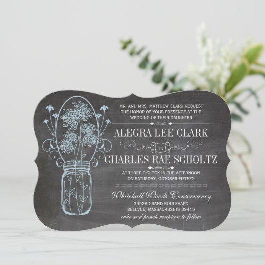 Rustic Blue Mason Jar Chalkboard Wedding Einladung (Stehend Vorderseite)