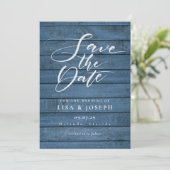 Rustic Blue Wood Elegantes Script Foto Hochzeit Save The Date (Stehend Vorderseite)