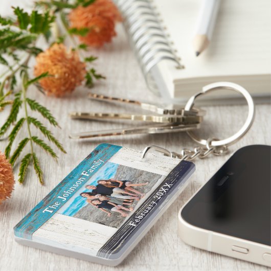 Rustic Blue Wood Family Name Photo Schlüsselanhänger (Vorderseite rechts)