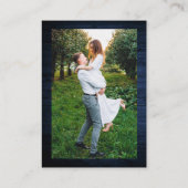 Rustic Blue Wood Foto QR Wedding RSVP Begleitkarte (Rückseite)