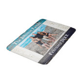 Rustic Blue Wood Frame Family Name Photo Badematte (Schrägansicht)