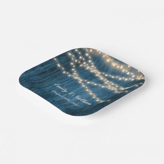 Rustic Blue Wood String Lights Wedding Party Pappteller (Gewinkelt)