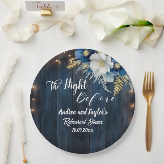 Rustic Blue Wood White Floral Probe Dinner Pappteller (Hochzeit)