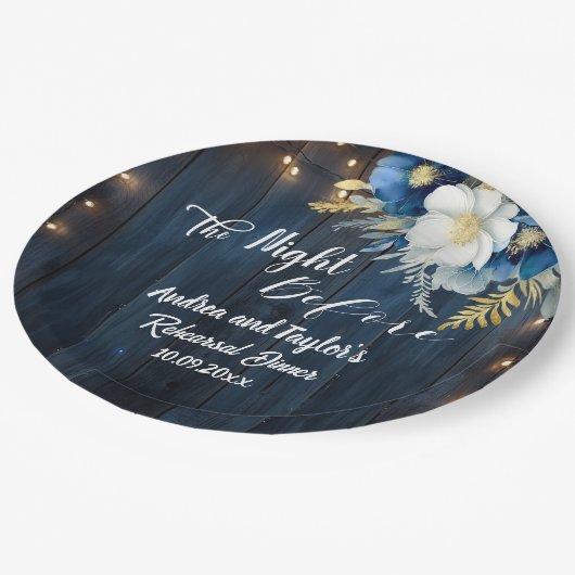 Rustic Blue Wood White Floral Probe Dinner Pappteller (Schrägansicht)
