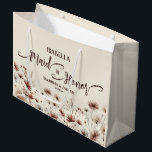 Rustic Boho Chic Wildblumen Trauzeugin Hochzeit Große Geschenktüte<br><div class="desc">Diese wunderschöne Geschenktasche ist als Hochzeitsgeschenk oder Gunstbeutel für Ihre Trauzeugin konzipiert. Das rustikale und dennoch elegante Design besticht durch eine Fülle von Wildblumen in Terrakotta-Erdtönen, staubige Rose und zinnblau auf Elfenbein- oder cremefarbenem Hintergrund. Der Titel "Trauzeugin" in extravaganten Skriptbuchstaben mit Swashes oder Schnörkeln am Ende geschrieben. Es gibt auch...</div>