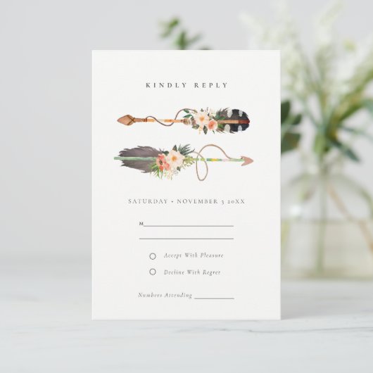 Rustic Boho Feather Floral Arrow Wedding RSVP Begleitkarte (Stehend Vorderseite)