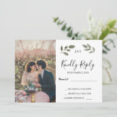 Rustic botanical monogrammed photo Wedding RSVP Einladung (Stehend Vorderseite)