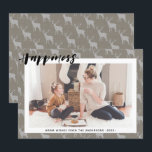 Rustic Brown Gray Burlap Einfache Skriptglücklichk Feiertagskarte<br><div class="desc">Rustic Brown Gray Burlap einfache Script FAPPINESS Holiday Card. Senden Sie Ihren personalisierten und individuell gestaltbaren Urlaub an Freunde, Kollegen und Familie in schlichten, eleganten und modernen Foto Design festliche, natürliche minimalistische Stilkarten! Eine wunderschöne Kalligraphie von "HAPPINESS" umrahmt Ihr Foto vor. Unter Foto finden Sie Ihre persönliche Grußbotschaft aus Ihrem...</div>