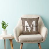 Rustic Brown Linen Monogram Familienname Wedding Kissen (Stuhl )