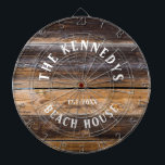 Rustic Brown Wown Beach House Familienname  Dartscheibe<br><div class="desc">Personalisiertes Dart-Board für Partys im Strandhaus. Fügen Sie dem rustikalen Dart-Board den Namen und das etablierte Jahr hinzu,  mit einem holzgeschmückten Hintergrund.</div>