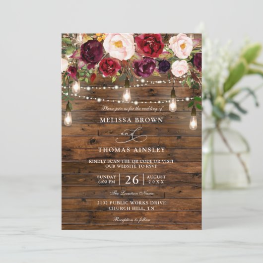 Rustic Burgundy Floral Budget QR Code Wedding Einladung (Stehend Vorderseite)